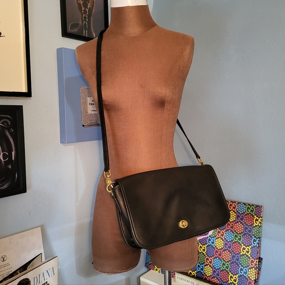 Coach Vintage Classic Black Leather Shoulder/Crossbody Bag